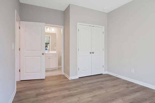 Building Photo - 3 Bedroom / 3.5 Bath Townhome Close to NCSU, Centennial Campus & Downtown Raleigh!