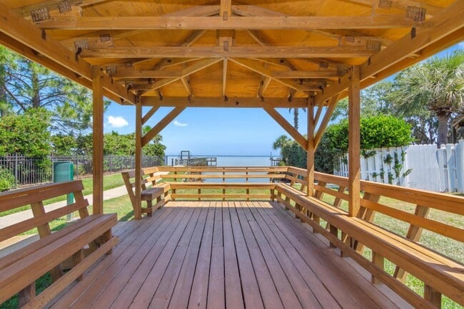 Building Photo - Beautifully Upgraded 3B/2B Unfurnished hom...