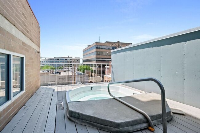Building Photo - 2BR Condo w/ Covered Parking and Balcony Views at Broadway Towers