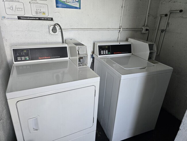 Building Photo - 1700 NW North River Dr