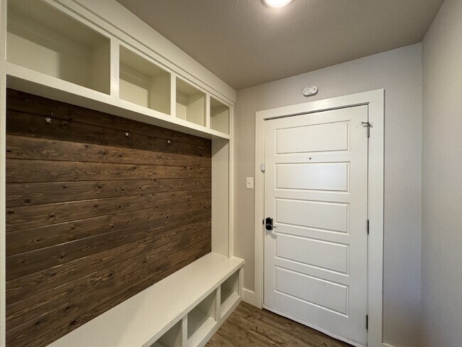 Building Photo - Beautiful Spacious Home in Cooper Schools!