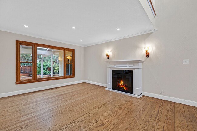 Building Photo - Stunning San Carlos 5 bedroom 4 bathroom House Available now