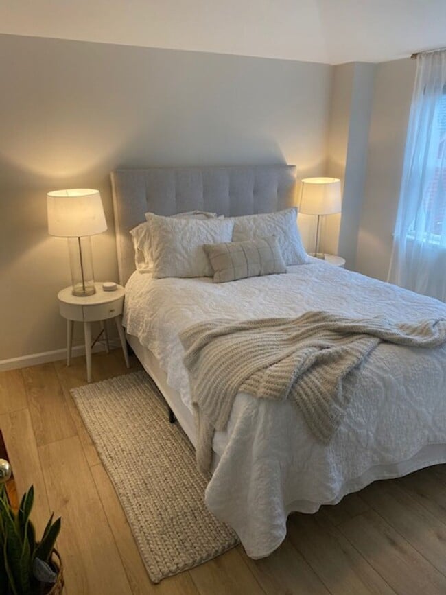 Building Photo - Greenwood Townhome 2Beds 1.5 Bath- $3,100