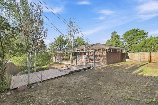 Building Photo - 852 S Quail Way