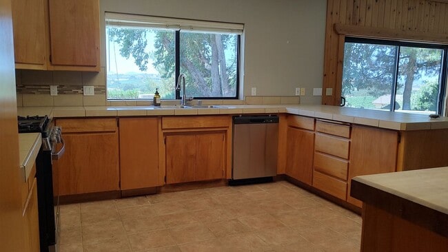 Building Photo - 2625-2624 4 Paws Way