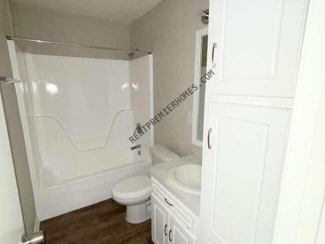 Building Photo - 20 Fox Run Dr