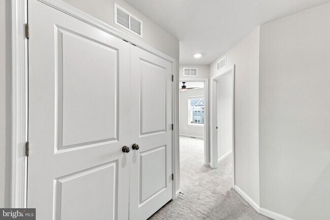 Building Photo - 417 Seeback Dr