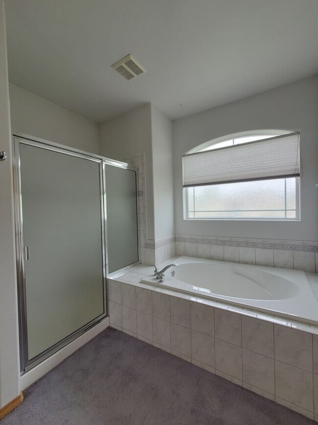 Building Photo - Beautiful South Richland 3-Bedroom Rambler with Open Floor Plan & Spacious Primary Suite!