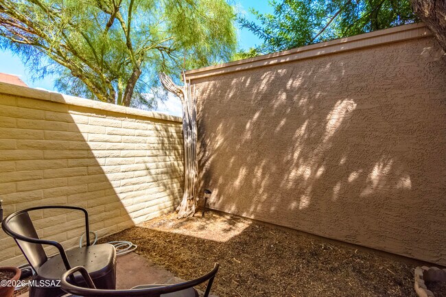 Building Photo - 2549 N Palo Santo Dr