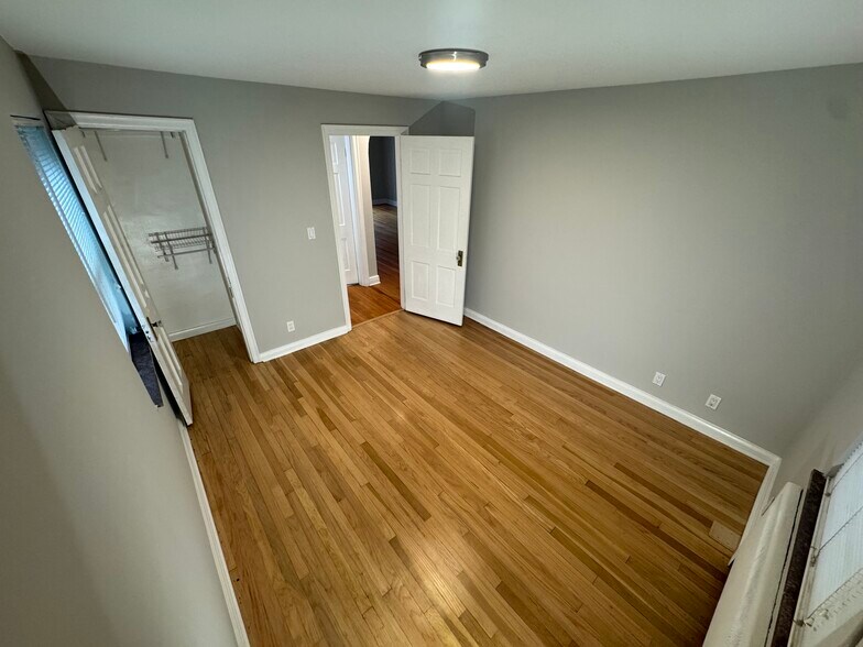 Building Photo - 2984 Linwood Ave