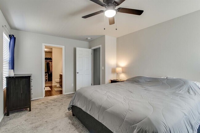 Building Photo - 2217 Stella Rd