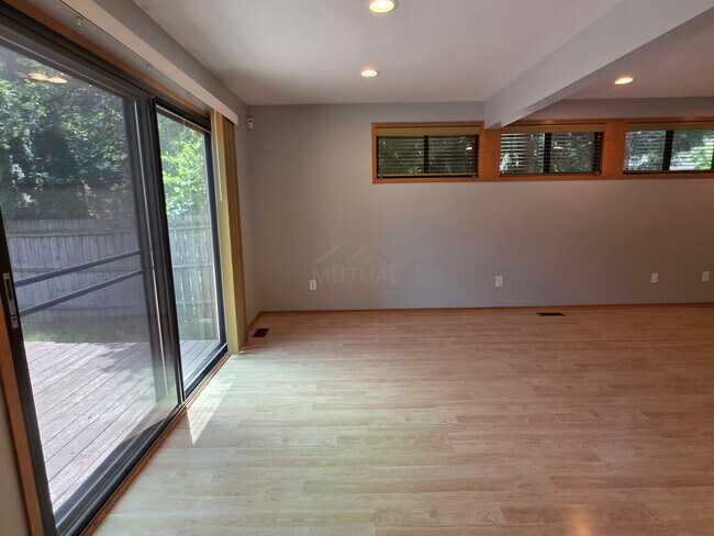 Building Photo - 1039 Cobalt St