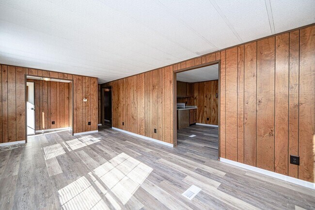 Building Photo - 3 Bed 2 Bath South Columbia