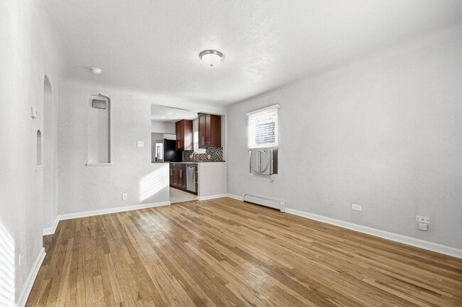 Building Photo - 3 Bed - 2 Bath home in Englewood!