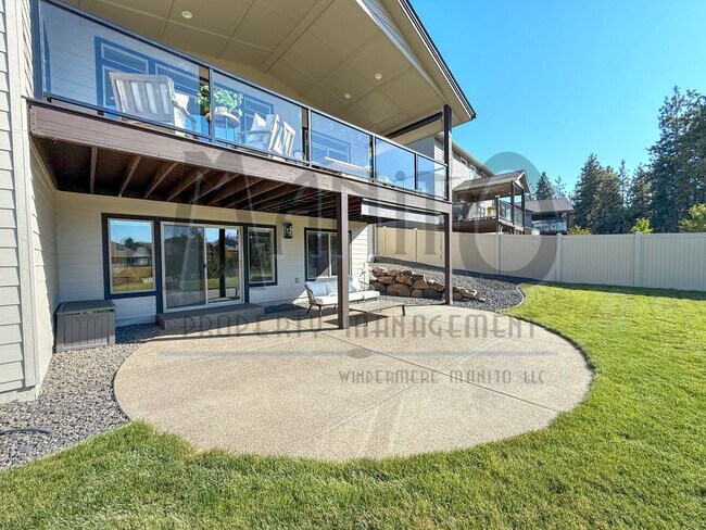 Building Photo - Spacious Eagle Ridge Home