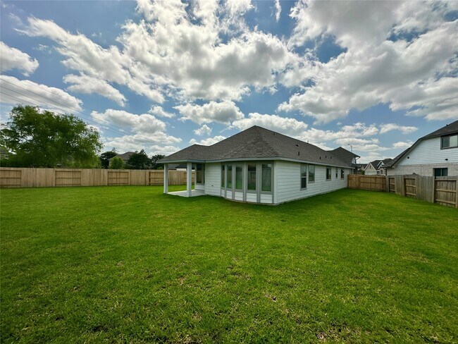 Building Photo - 31900 Retama Ranch Ln