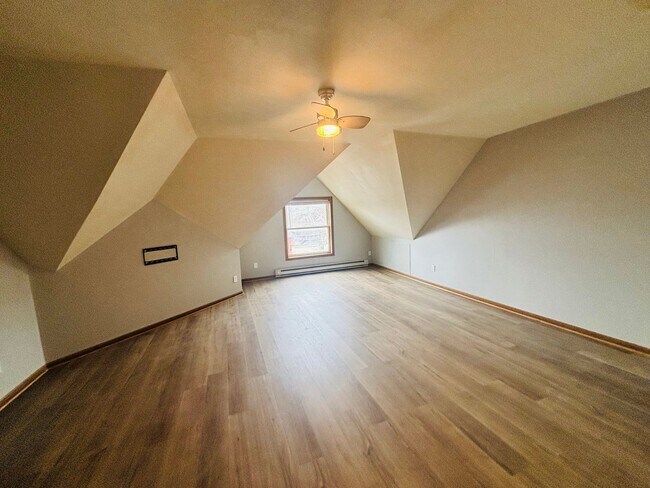 Building Photo - Huge 5BD Two Story Apartment Blocks from Downtown La Crosse