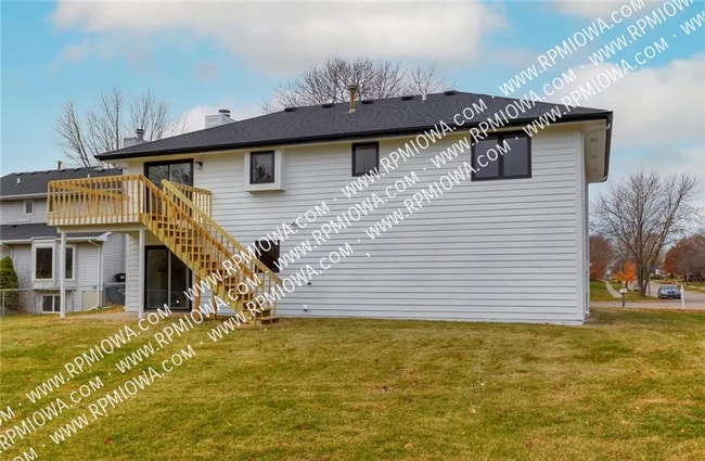 Building Photo - 813 NE Michael Dr