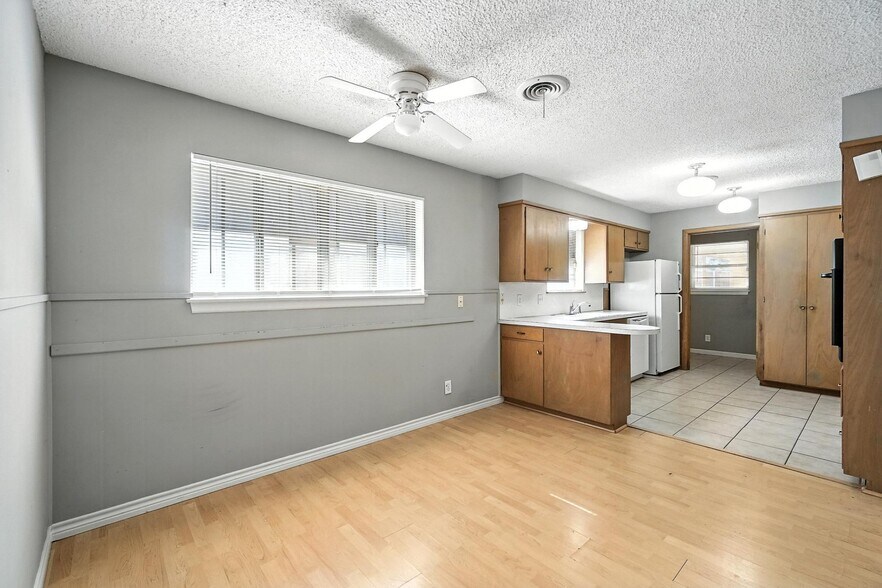 Building Photo - 3347 S 27th St