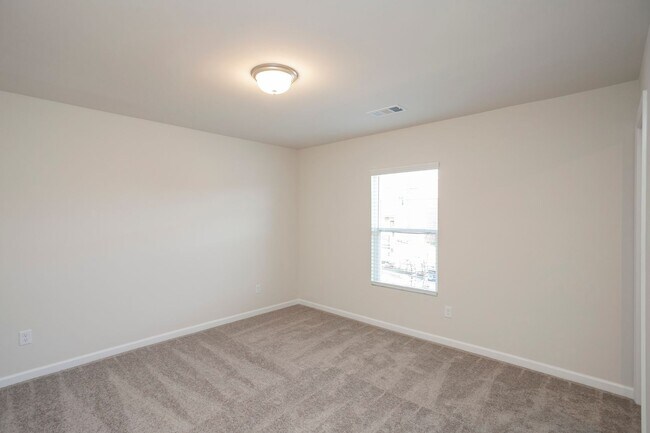 Building Photo - 2031 Sperling Dr
