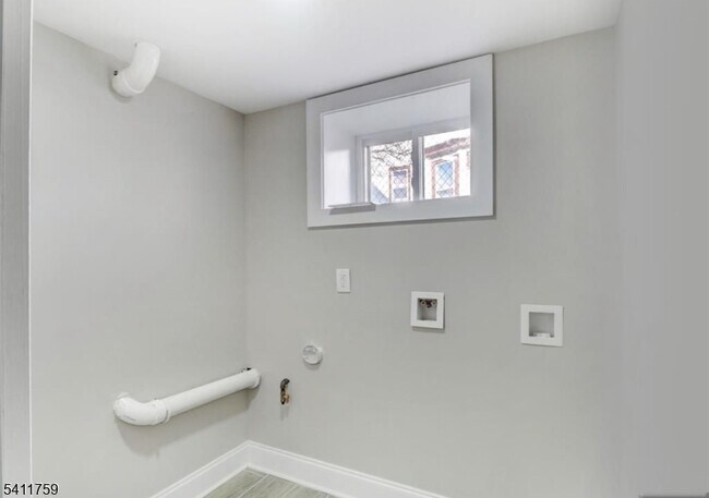 Building Photo - 495 S Clinton St