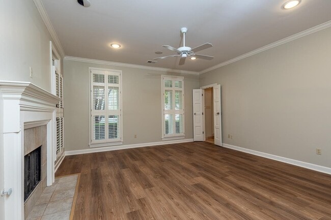 Building Photo - 1060 Island Dr