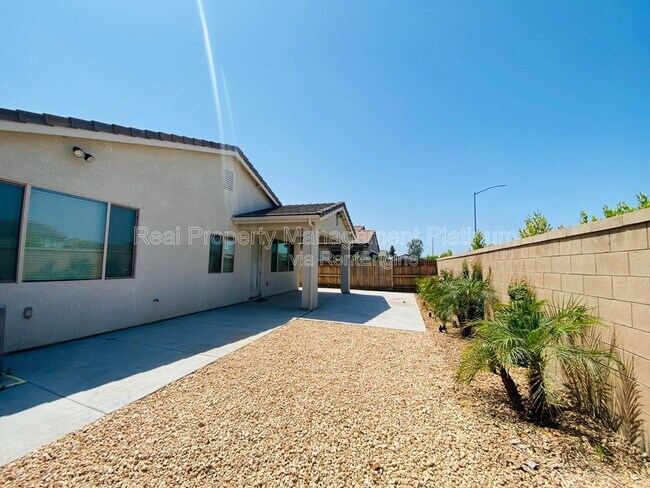 Building Photo - 1046 Lindsay Ln