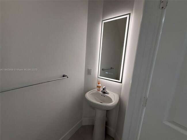 Building Photo - 8132 SW 17th Ct