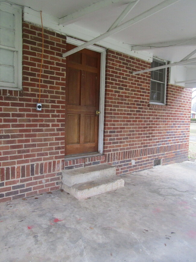 Building Photo - North Rome Celanese area - 1 bedroom, 1 bath