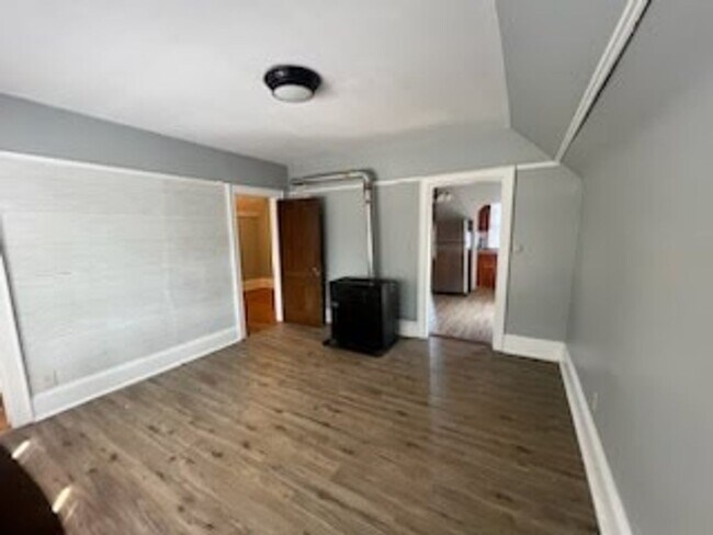 Building Photo - 2146 S Aldrich St