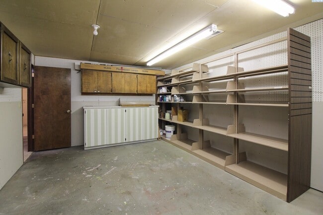 Building Photo - 5 Bed/3 Bath + an Office/Bonus Room House