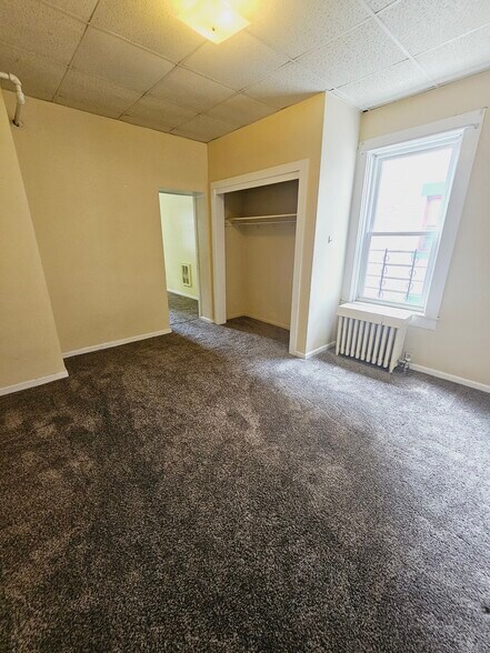 Building Photo - 333 W 6th St