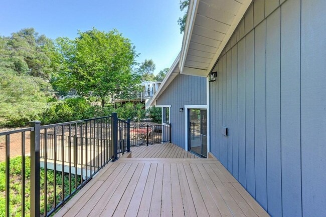 Building Photo - 23986 Oakmont Way