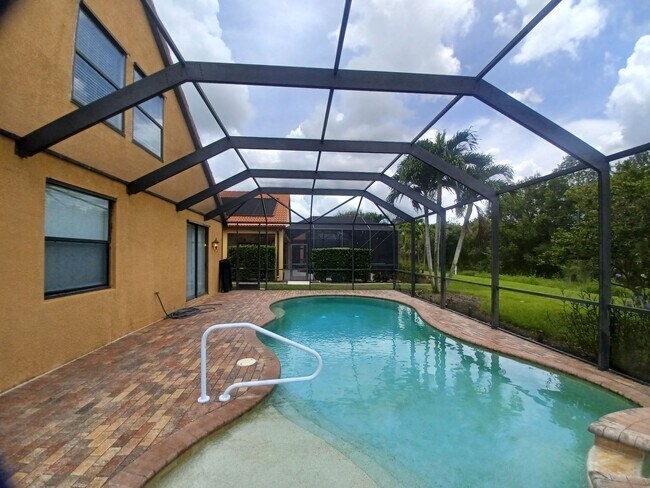 Building Photo - 12214 Country Day Cir