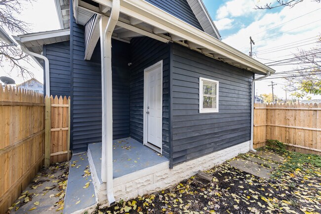 Building Photo - 482 E Jenkins Ave