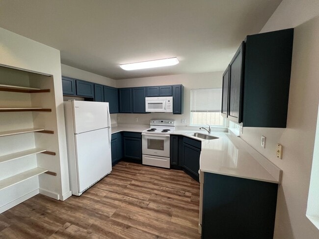 Building Photo - 3 Bedroom Home - Newly Renovated!