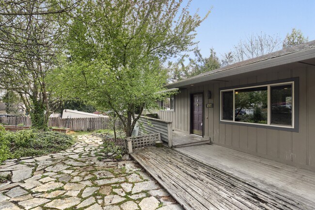 Building Photo - 1707 SW Binford Lake Pkwy