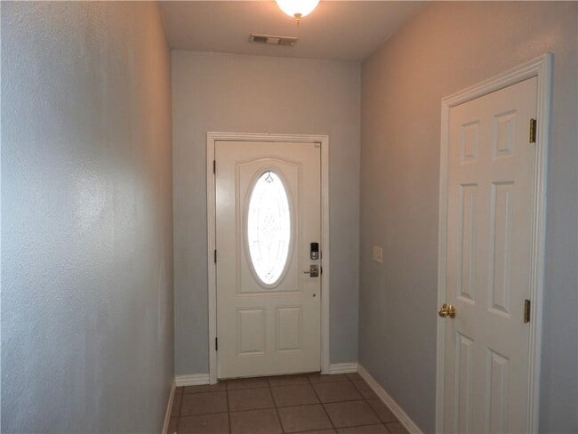 Building Photo - 2204 W Sunset Dr