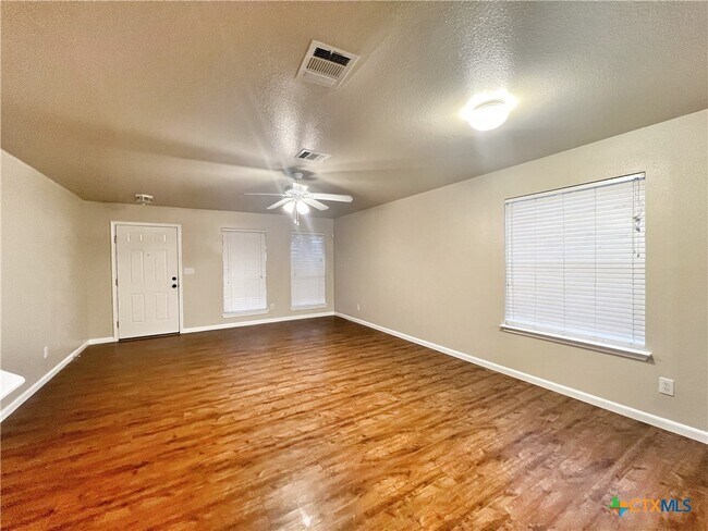 Building Photo - 364 Starling Creek