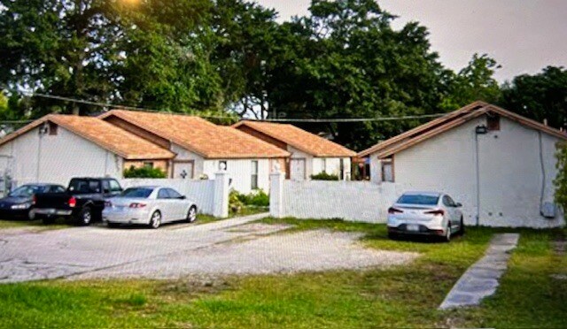 Street View for single-story apartment unit within a quadruplex building - 9927 Byrnes Rd