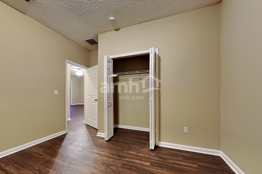 Building Photo - 7093 Rapid River Dr W