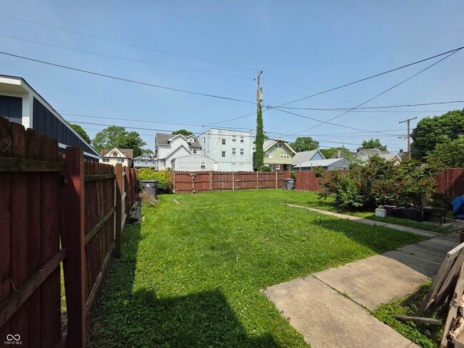 Building Photo - 2310 N Kenwood Ave