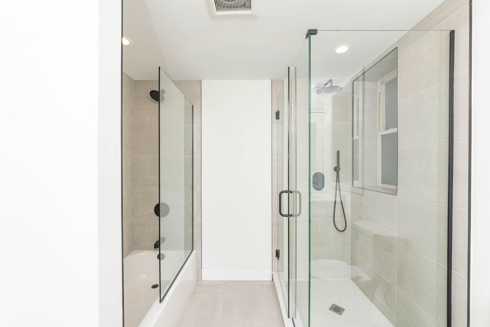 Building Photo - 2825 N Rockwell St