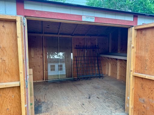 Building Photo - Updated 3 Bedroom 2 Bath Single Family Hom...