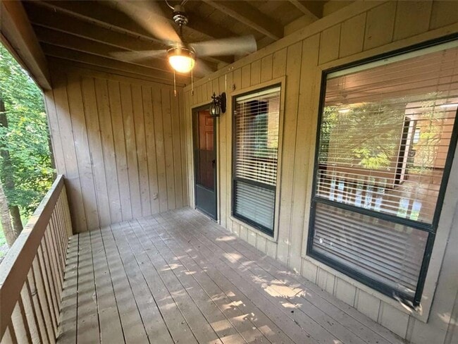Building Photo - 1702 Pine Tree Dr