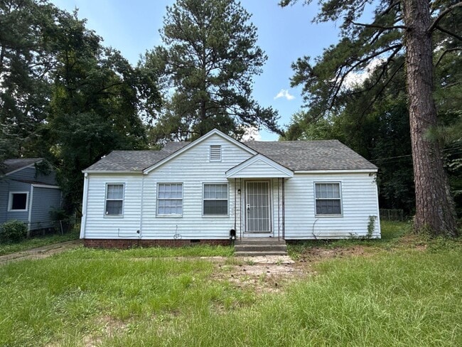 Primary Photo - 211 W Santa Clair St