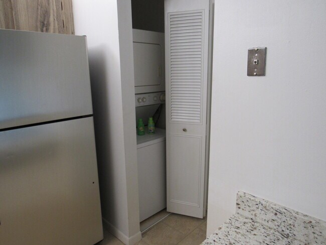 Building Photo - 603 Sea Pine Way