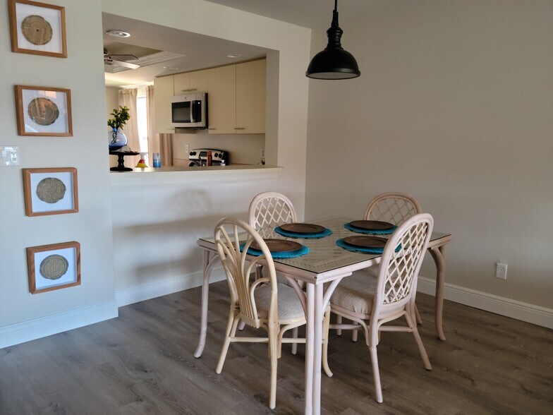 Building Photo - 12170 Kelly Sands Way