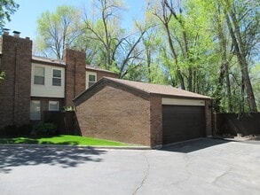 Building Photo - Great Holladay Townhome