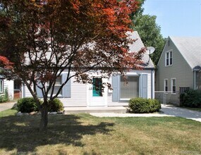 Building Photo - 2205 E 10 Mile Rd